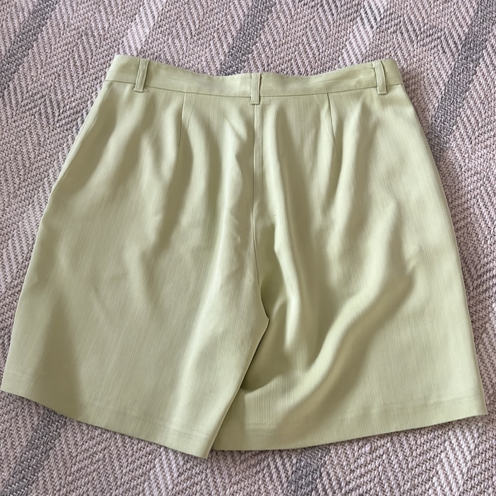 Tommy Bahama Lime Green Silk Flat Front Shorts in Size 6 - Picture 4 of 4